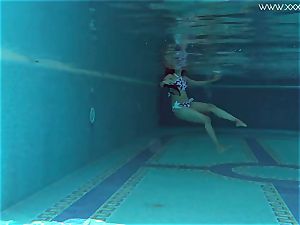 Andreina De Luxe in erotic underwatershow